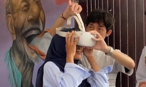 Tak Hanya Berbagi Takjil, Himpunan Mahasiswa Teknik Informatika UNIKU Ajak Masyarakat Coba Teknologi Virtual Reality (VR)